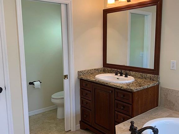 4th image of 205 Flamingo Ln
