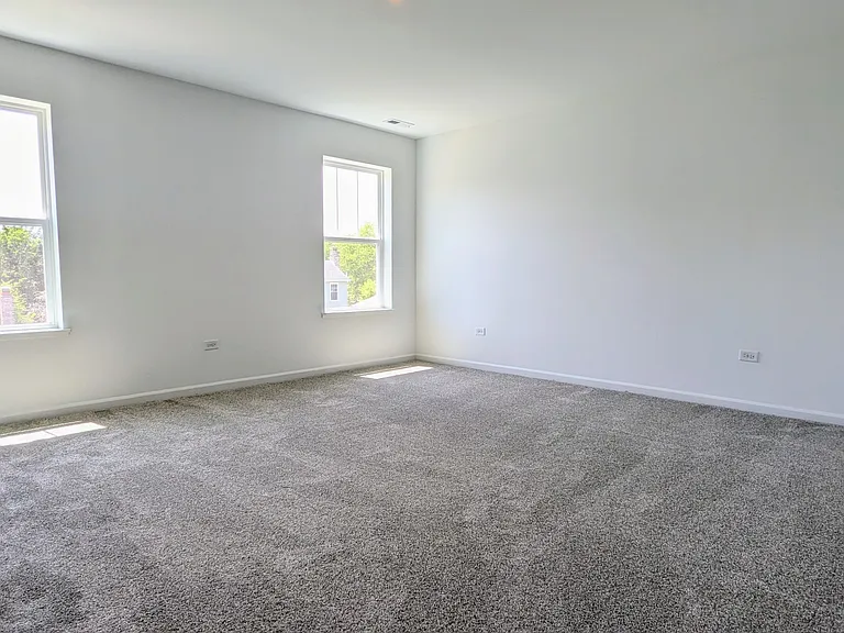 809 Lindsay Ln — Photo 10