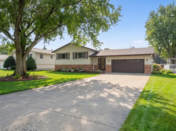 326 5th St SW, Eyota, MN 55934