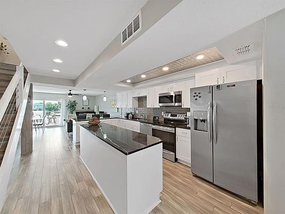 5th image of 433 S PAULA DRIVE #18