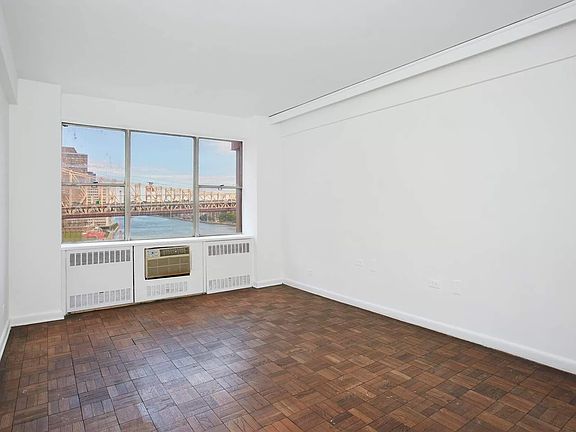 5th image of 25 Sutton Pl #14E