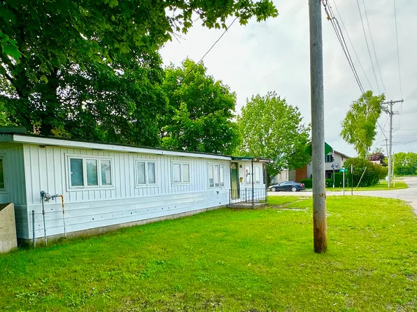 320 E John St, Newberry, MI 49868