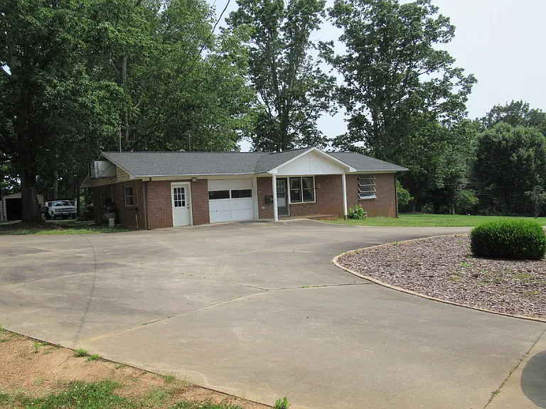 1357 Beal Rd — Photo 32