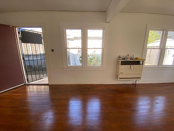 Entrance kitchen/dining room.