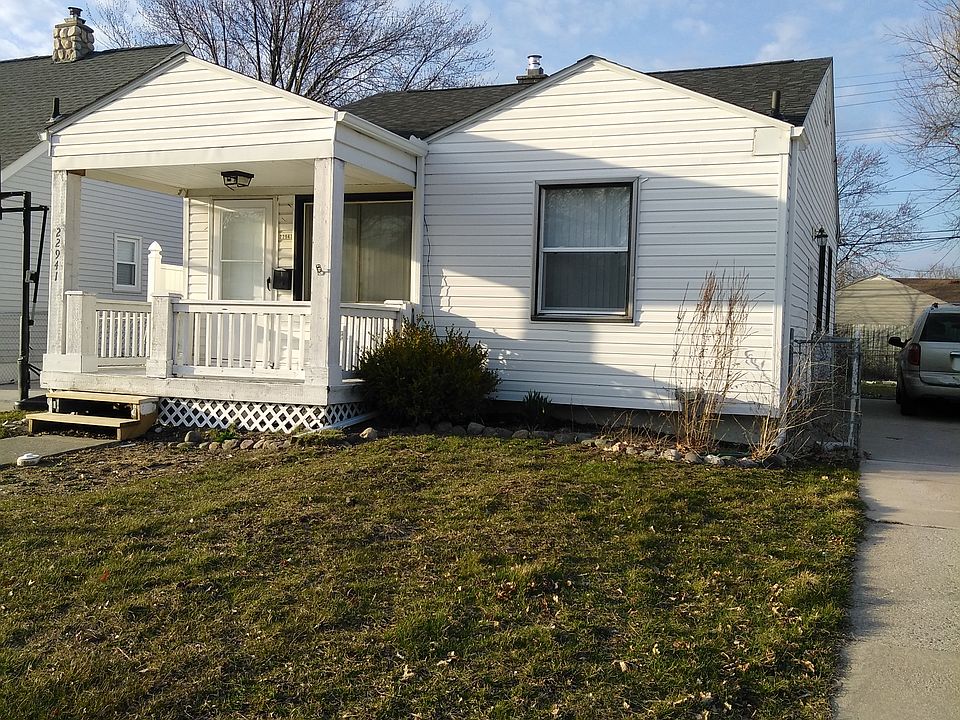 1st image of 22941 Maxine St