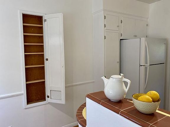 5th image of 902 California Ave APT B