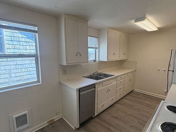4th image of 1840 Mill St #C