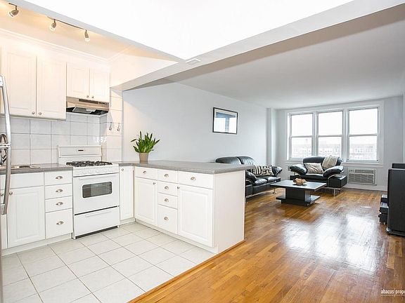 4th image of 227 Ocean Pkwy APT 7L