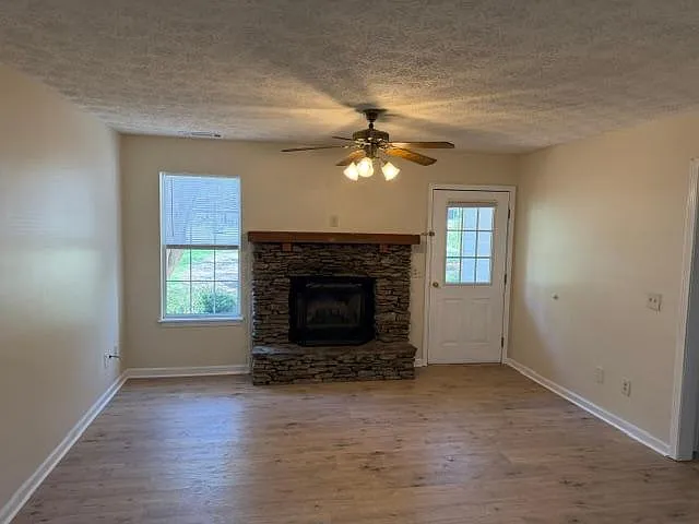 2 bed, 800 sqft, $1,575 — Photo 2
