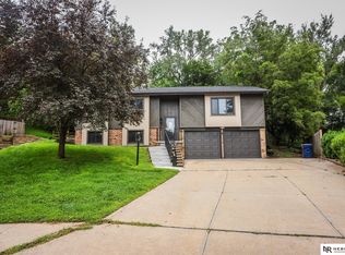 802 Moore Dr, Bellevue, NE 68005