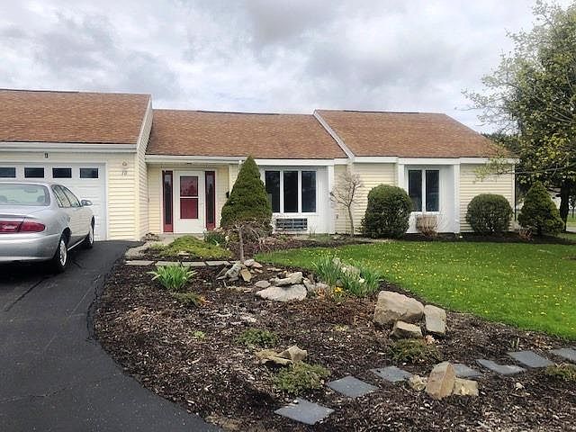 1st image of 10 Macintosh Ln