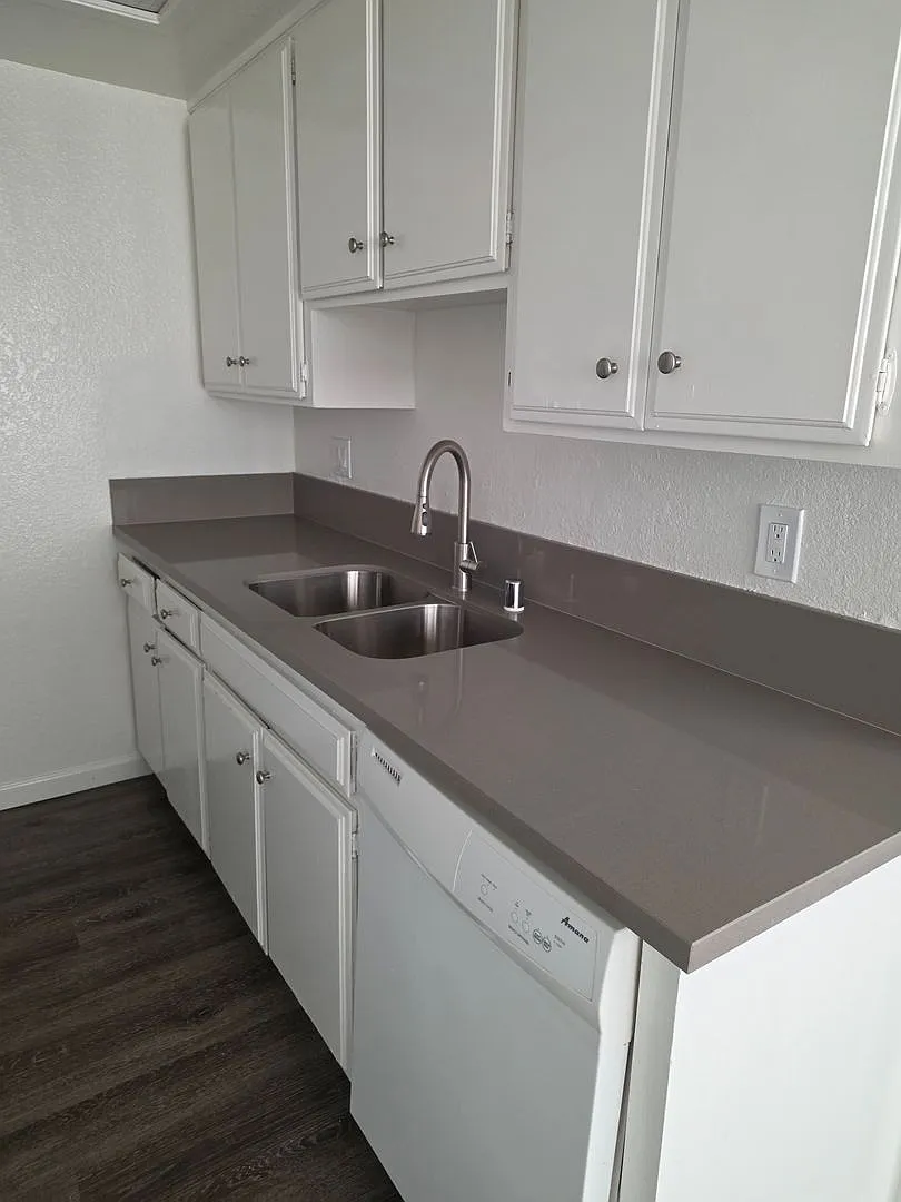 501 W. 14th Street — Photo 3