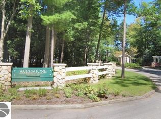 5 Twisted Oak Gln, Glen Arbor, MI 49636