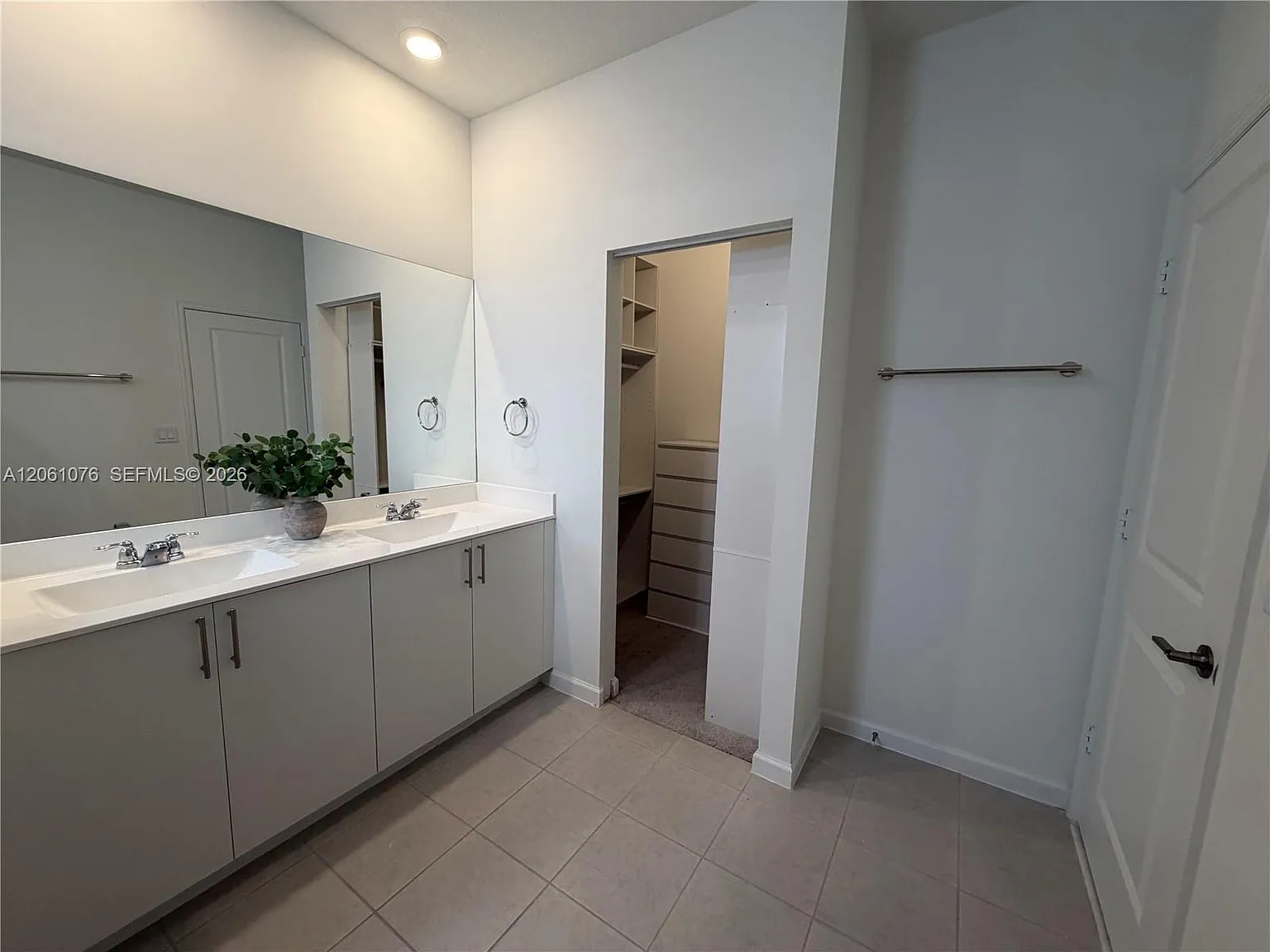 3 bed, 2.5 bath, 1331 sqft, $2,900 — Photo 4
