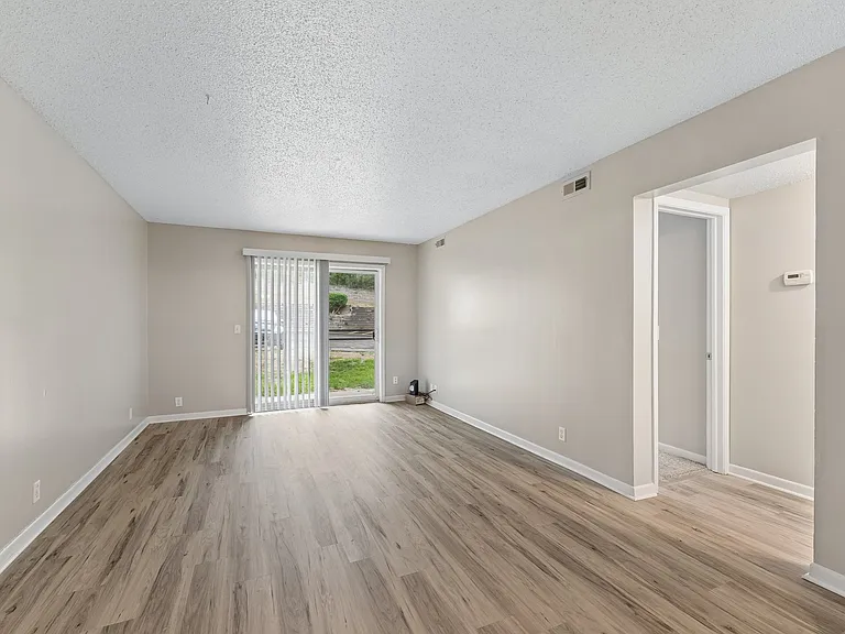 Grover Square Apartments — Photo 15