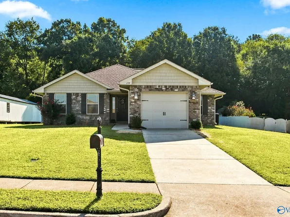 279 Lazy Oak Dr, New Market, AL 35761