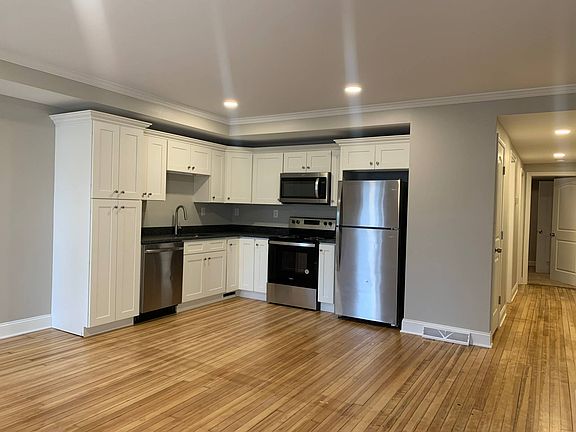 2nd image of 10 Richmond St #1