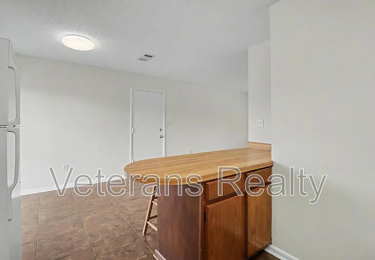 837 Tee St — Photo 8