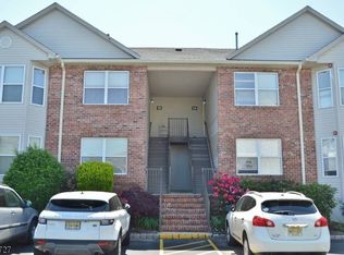 16 Donna Dr, East Hanover, NJ 07936