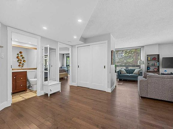 5th image of 1304 15th Ave SW #230