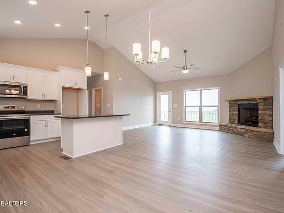 5th image of 2609 Mountain Blvd