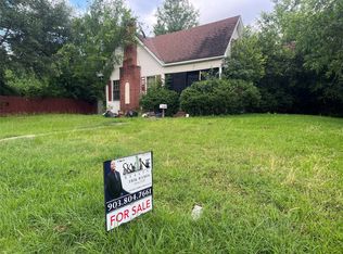 200 1st St, Terrell, TX 75160
