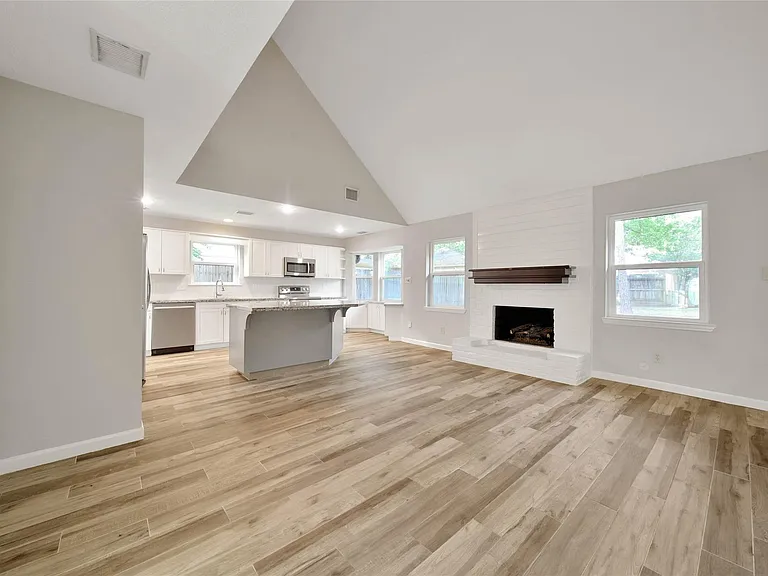14719 Cedar Point Dr — Photo 4