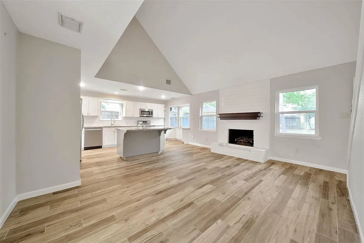 Building Photo - 14719 Cedar Point Dr