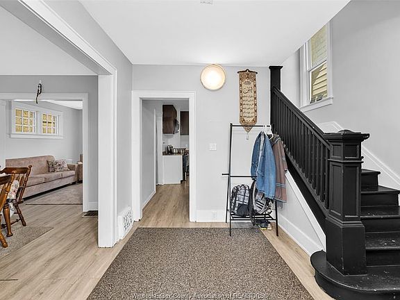 5th image of 421 Elm Ave