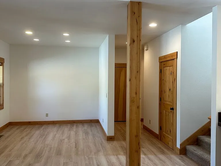 115 NW Mount Washington Dr — Photo 6