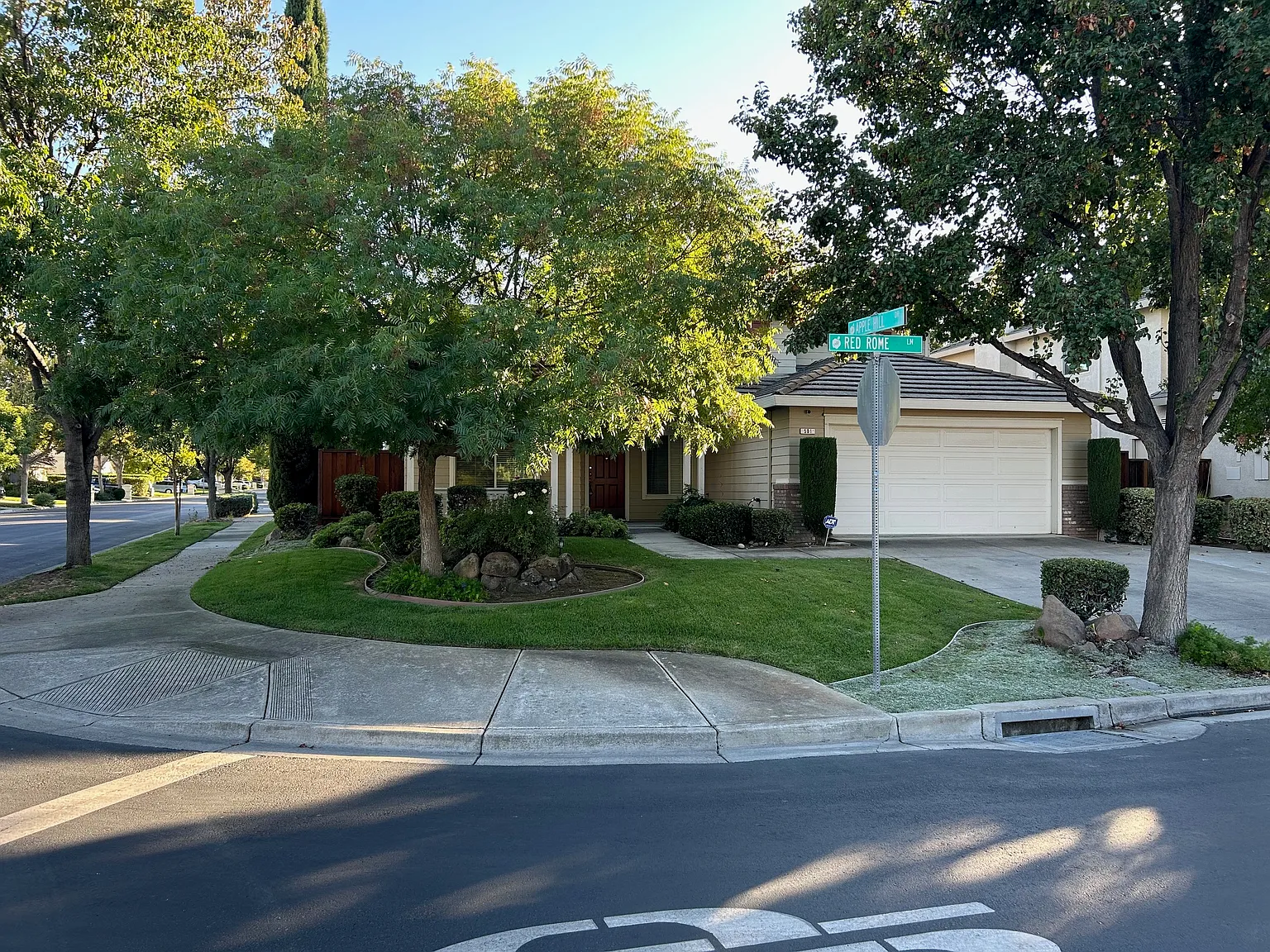 4 bed, 2092 sqft, $3,600 — Photo 2