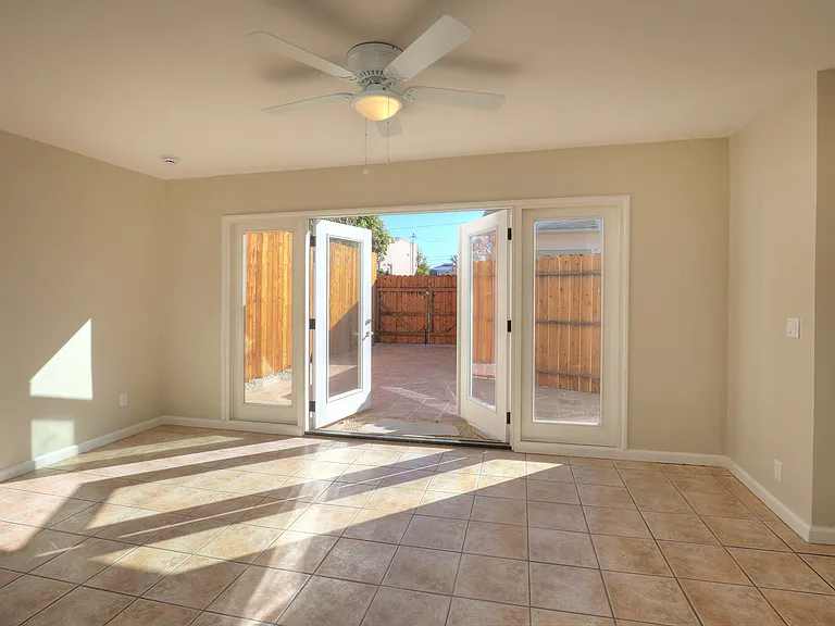 826 Alberta Ave — Photo 6