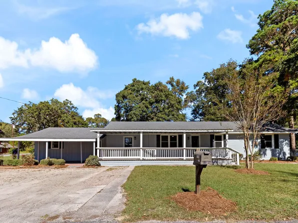 1106 Bullard St, Elizabethtown, NC 28337