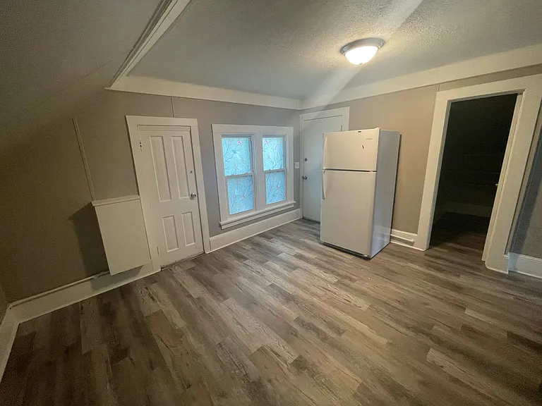 1211 Otter Ave — Photo 4
