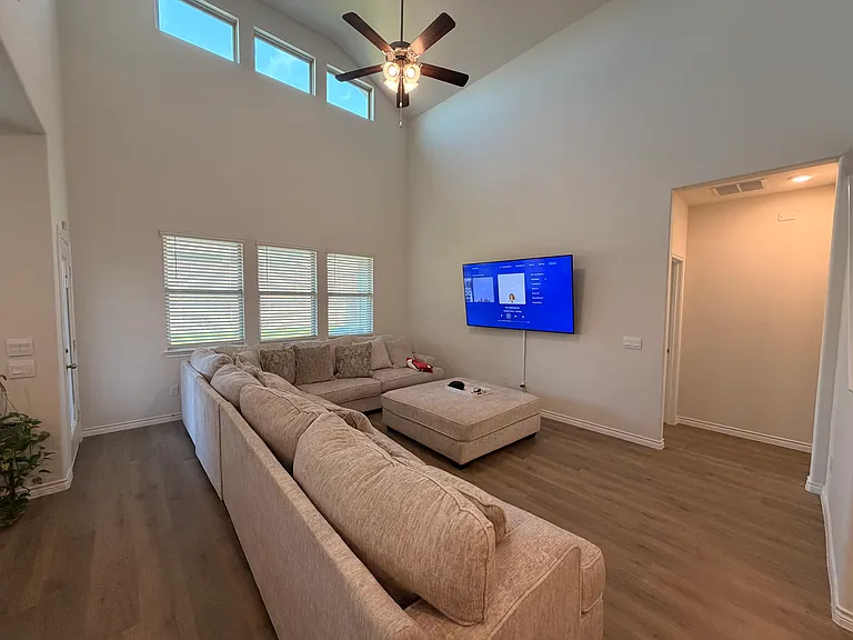 7401 Mayplace Dr — Photo 3