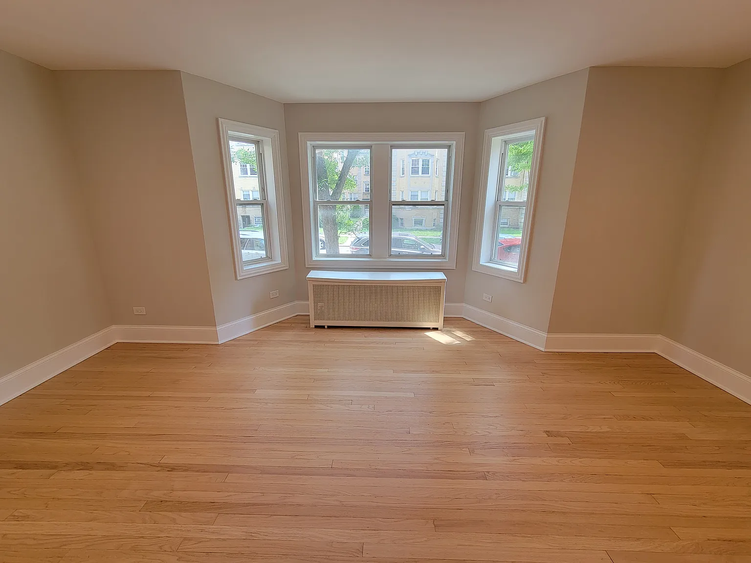 2 bed, 900 sqft, $1,995 — Photo 2