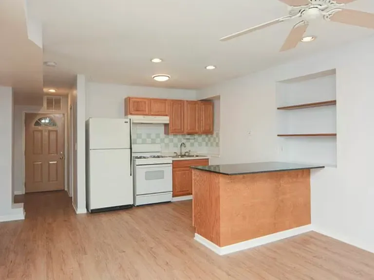 2347 W 24th Pl — Photo 4