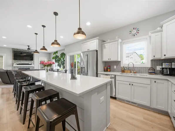 5421 150th St, Urbandale, IA 50323