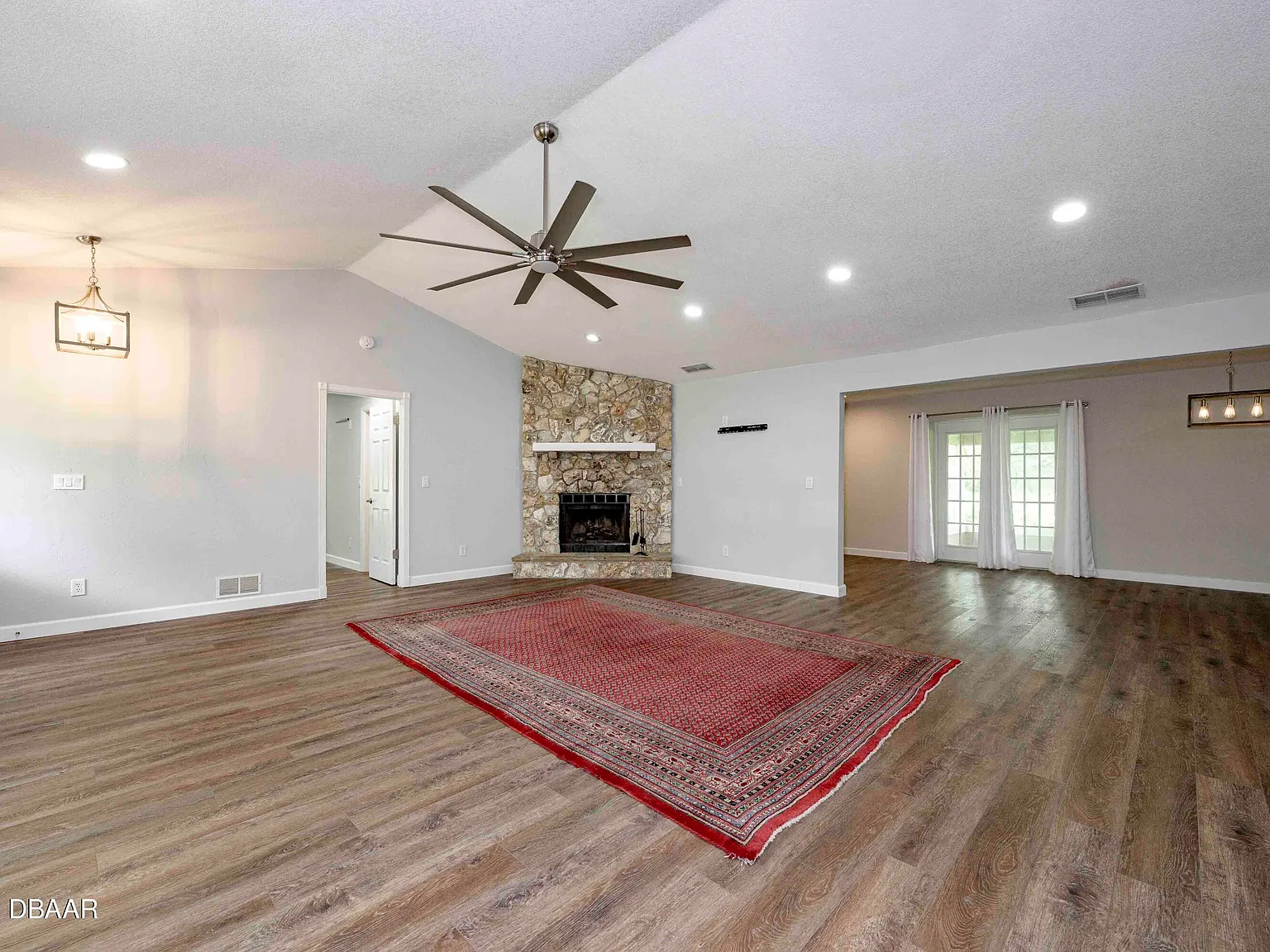 3 bed, 2.0 bath, 1910 sqft, $2,750 — Photo 3