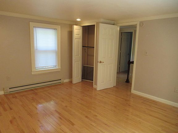 4th image of 154 Lee St