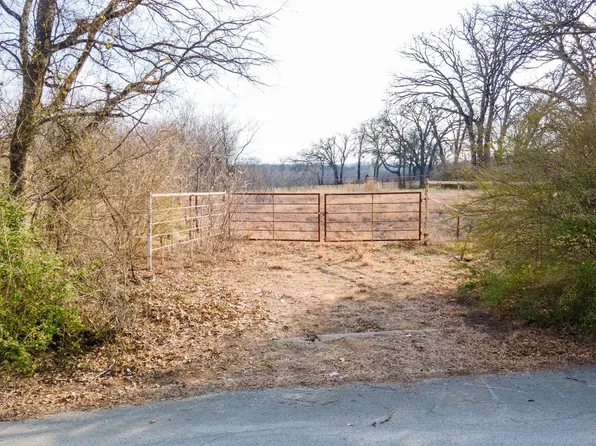 8230 Meadowbrook Dr, Fort Worth, TX 76120