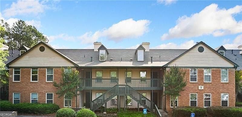 1st image of 707 Beaufort Cir