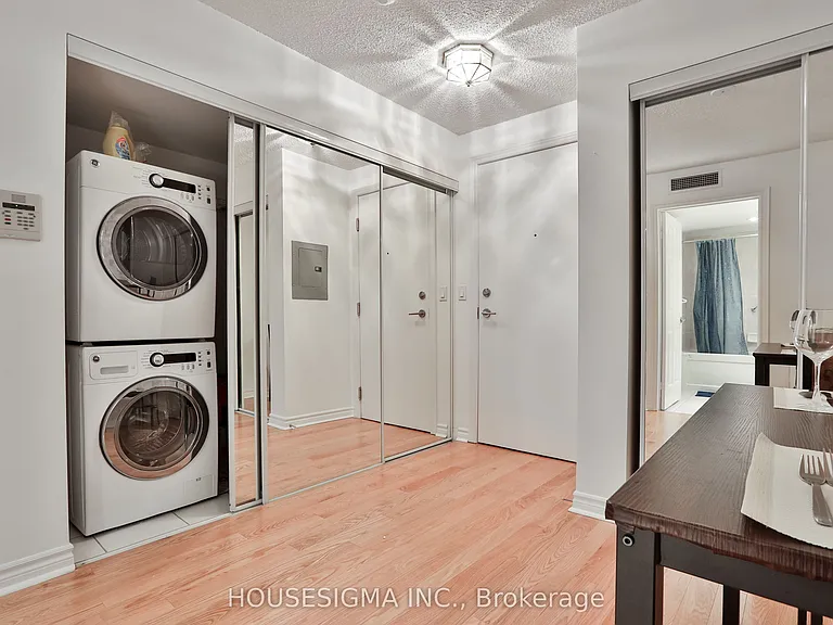 270 Wellington St W #222 — Photo 25