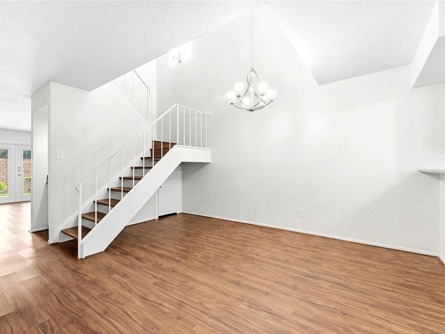 2 bed, 2.5 bath, 1331 sqft, $1,650 — Photo 3