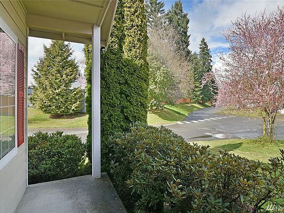 4th image of 1017 NE Beaumont Ln