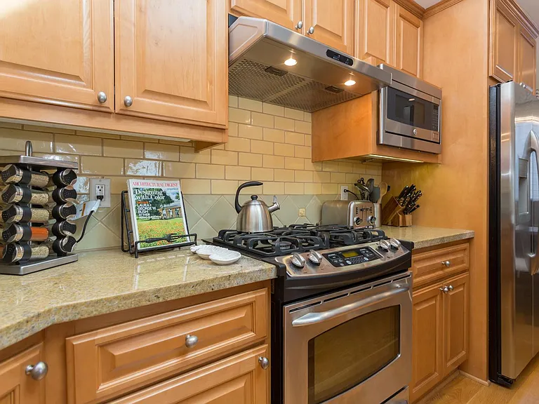 918 Monterey Blvd — Photo 11