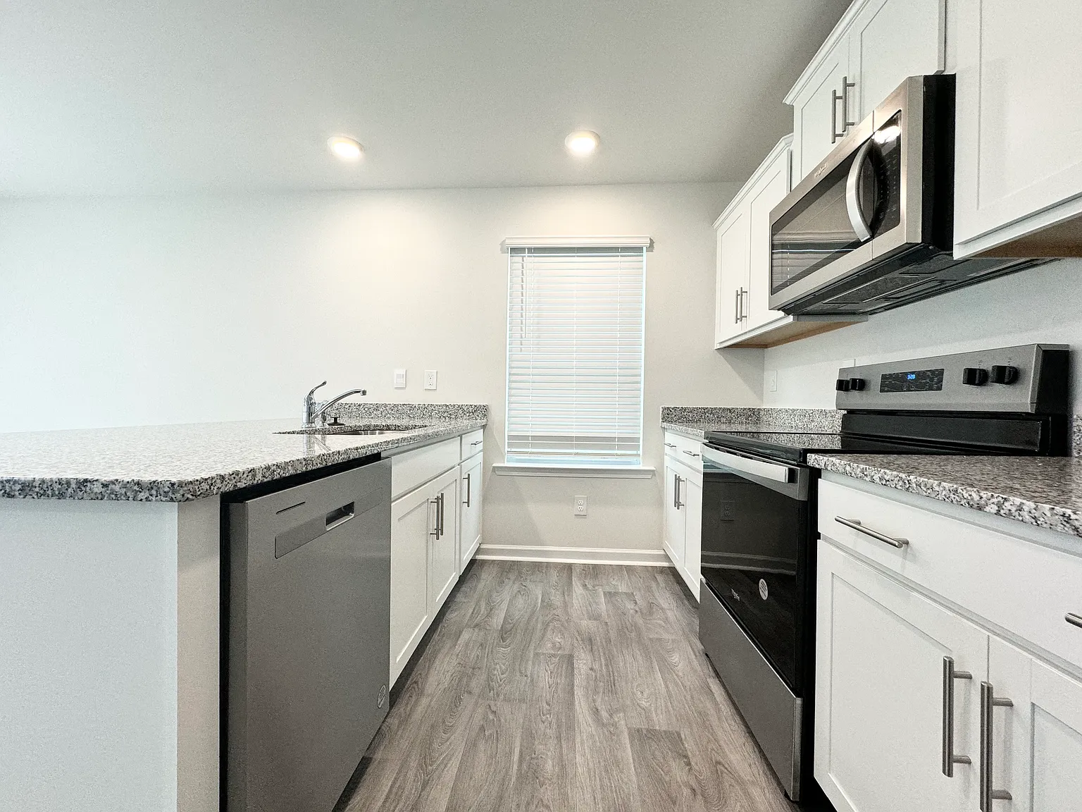 4 bed, 2.5 bath, 1601 sqft, $2,150 — Photo 4