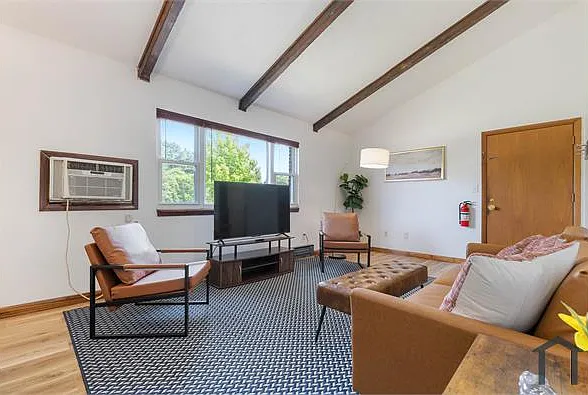 18 Strawberry Hill Rd — Photo 10