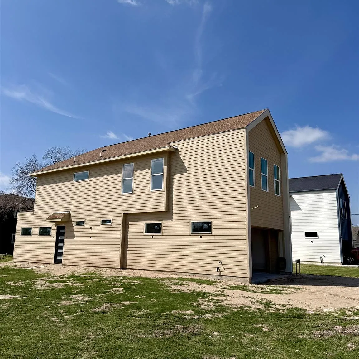 3 bed, 2.5 bath, 1762 sqft, $2,000 — Photo 2