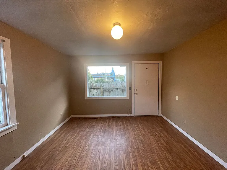 576 Main St — Photo 2
